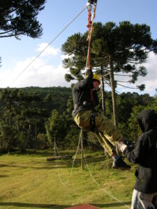 Tirolesa com Danny de Miranda