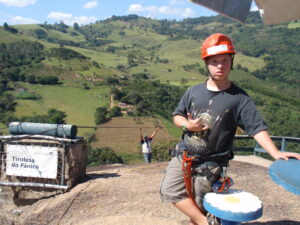 Tirolesa com Danny de Miranda