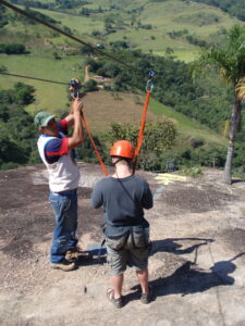 Tirolesa com Danny de Miranda