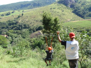 Tirolesa com Danny de Miranda